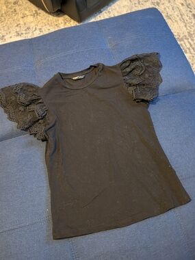 Black Puff Lace Sleeve Tee